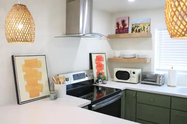 Serene Modern Home Backdoor With Great Wifi, Games, Movies, Patio Seating And Bbq Easy Access To North Joshua Tree National Park In 10 Minutes Twentynine Palms Exterior foto