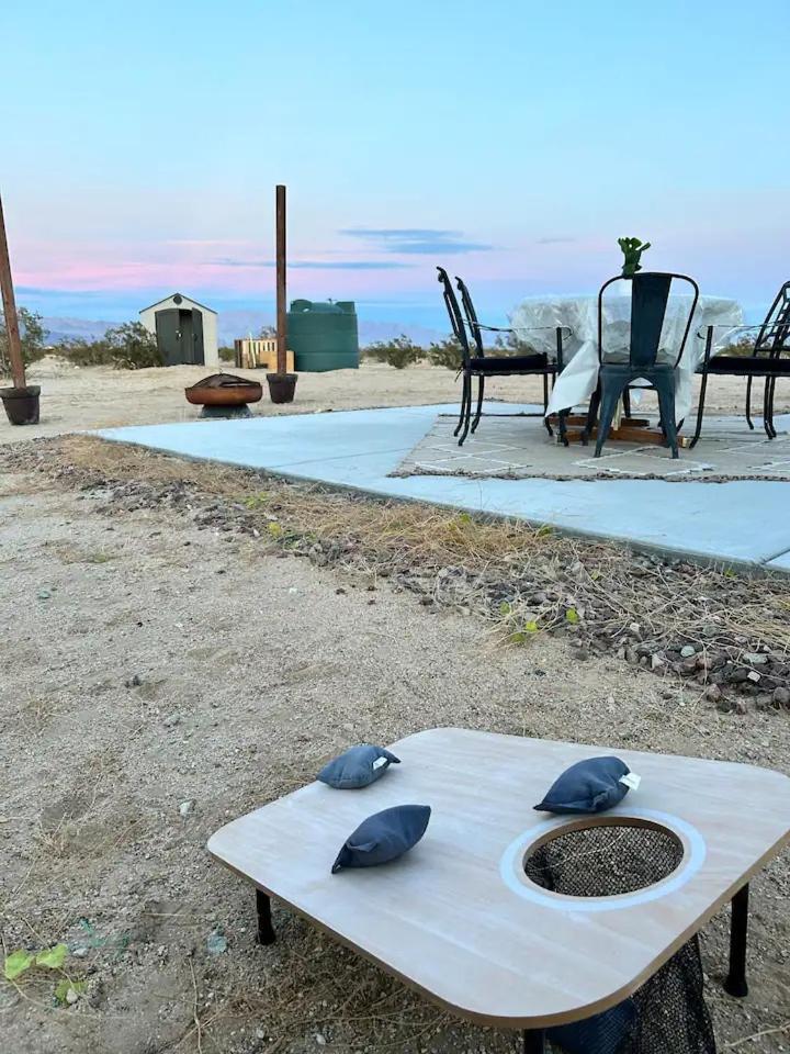 Serene Modern Home Backdoor With Great Wifi, Games, Movies, Patio Seating And Bbq Easy Access To North Joshua Tree National Park In 10 Minutes Twentynine Palms Exterior foto