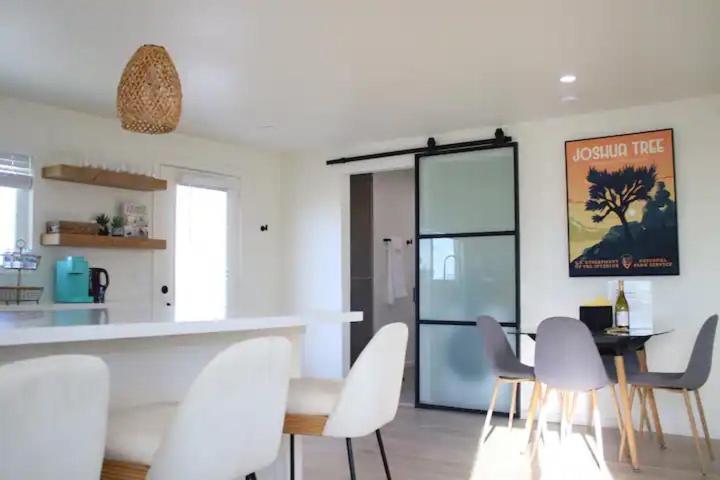 Serene Modern Home Backdoor With Great Wifi, Games, Movies, Patio Seating And Bbq Easy Access To North Joshua Tree National Park In 10 Minutes Twentynine Palms Exterior foto