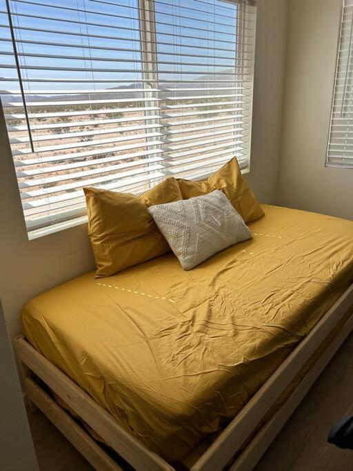 Serene Modern Home Backdoor With Great Wifi, Games, Movies, Patio Seating And Bbq Easy Access To North Joshua Tree National Park In 10 Minutes Twentynine Palms Exterior foto